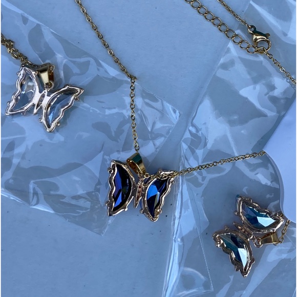 🦋NWT Beautiful Butterfly Crystal Necklaces’s-3 Pretty Colors-Sold Separately😊 - Picture 9 of 16